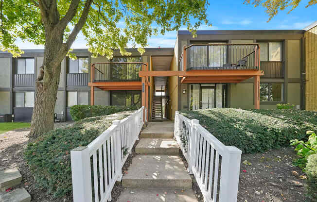 Exterior view at Woodland Ridge Apartments in Woodridge, IL
