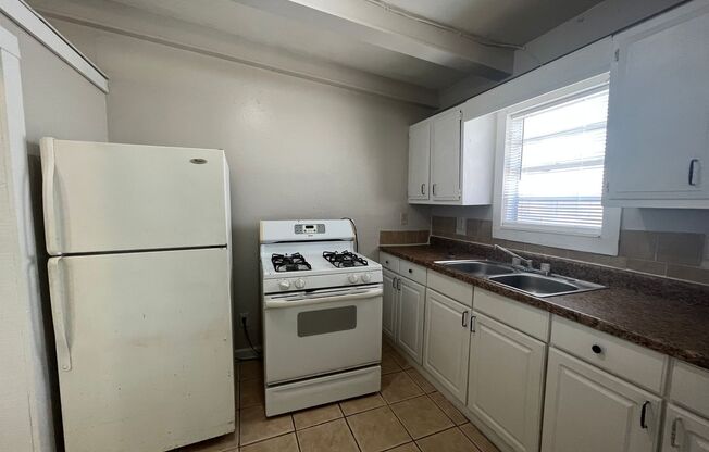 FLOUR BLUFF ONE BEDROOM W/ BILLS PAID!!