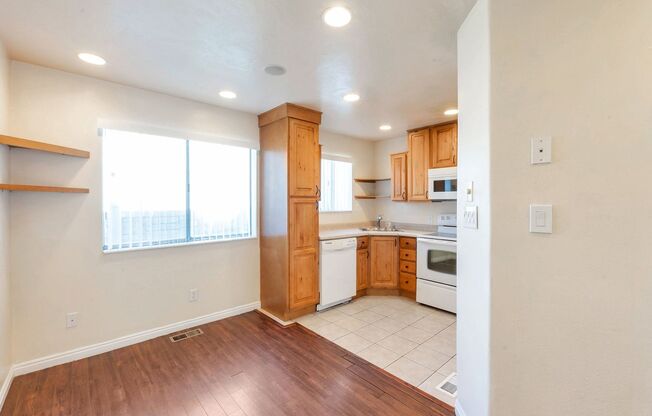 SPOTLESS 3 Bedroom Townhouse w assigned parking!