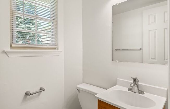 3 beds, 1.5 baths, 1,200 sqft, $2,445, Unit F10