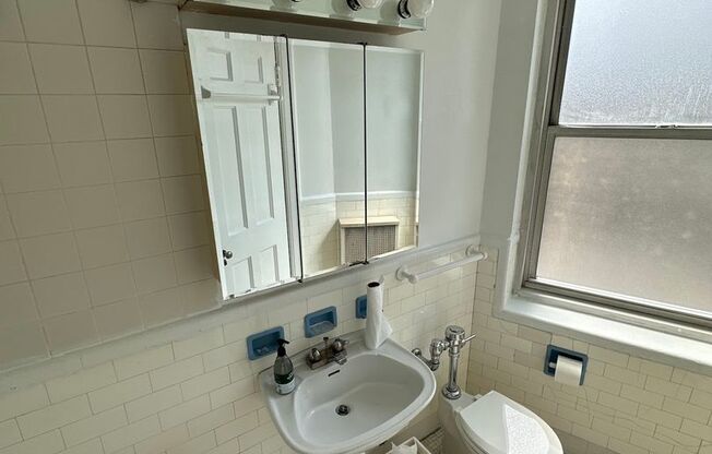 1 bed, 1 bath, $1,700, Unit 206