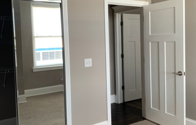 2 beds, 1 bath, $1,295