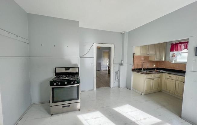 3 beds, 1 bath, 1,200 sqft, $2,800, Unit 2