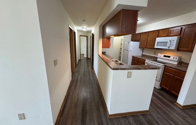 3 beds, 1 bath, 1,040 sqft, $1,695, Unit 3164-304