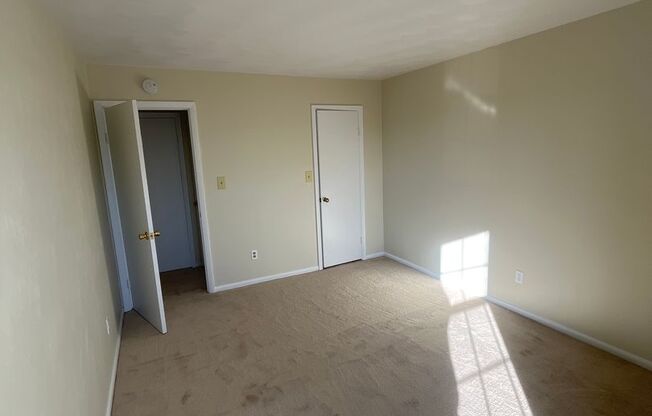 2 beds, 1 bath, $1,195, Unit 7931-07