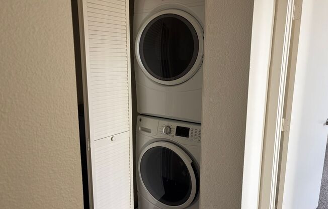 2 beds, 2 baths, 890 sqft, $2,610, Unit 412