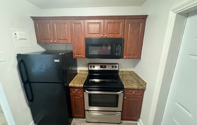 2 beds, 2 baths, 950 sqft, $1,995, Unit 205