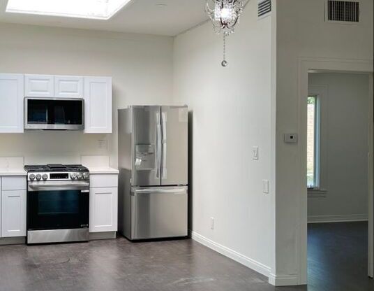 2 beds, 1 bath, 1,000 sqft, $3,995, Unit 802