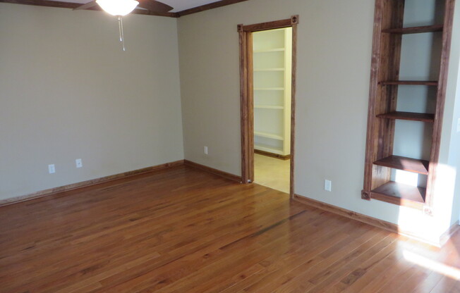 1 bed, 1 bath, 937 sqft, $1,345, Unit 919 West Berry