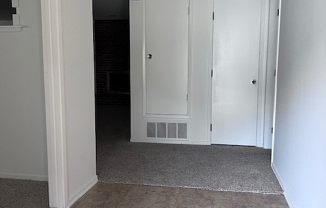 Hillside 3 Bed / 1 3/4 Bath Ranch Style Home Nestled In A Secluded Cul-de-sac