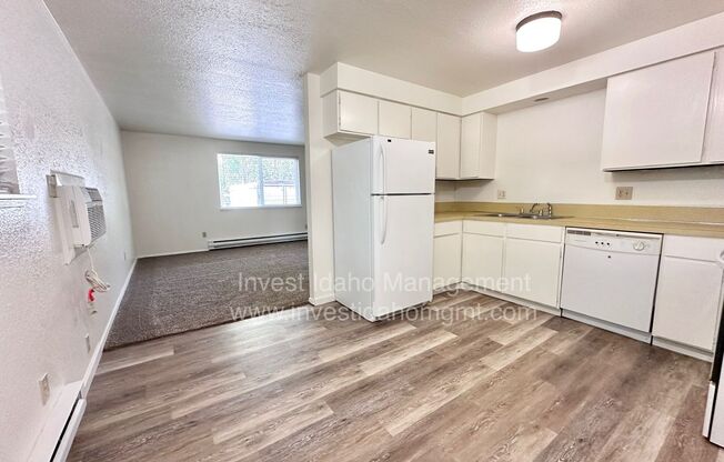 2 beds, 1 bath, 800 sqft, $1,195, Unit 50