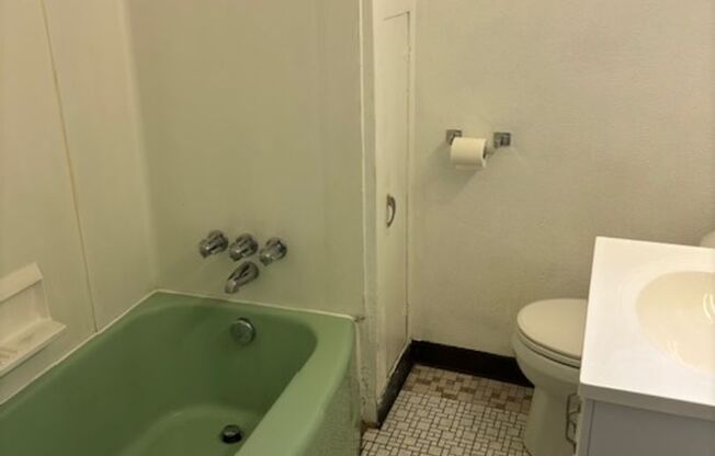 1 bed, 1 bath, $895, Unit #3