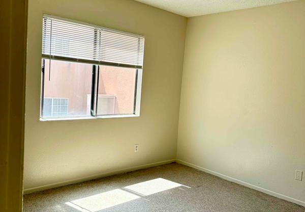 255 LOMA DR