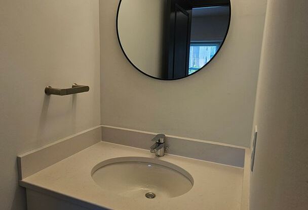 1 bed, 1 bath, 371 sqft, $795, Unit 216