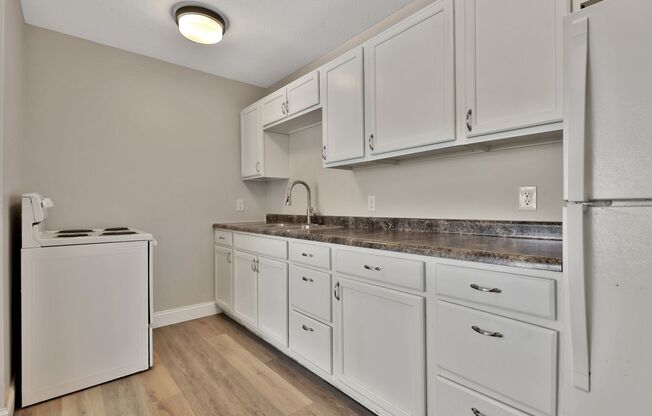 2 beds, 1 bath, $1,685, Unit 111