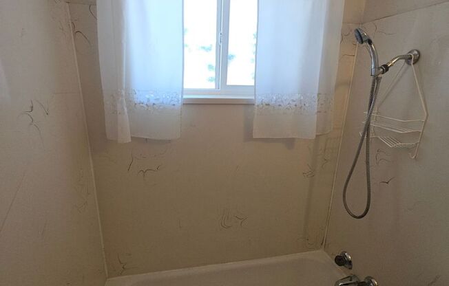 Charming 2 Bed, 1 Bath Apartment - Prime Location!