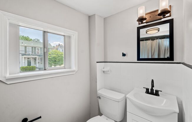 Gorgeous 3 bedroom home in Verona available September 1!