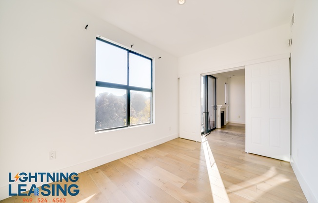 8811 2/3 BURTON WAY