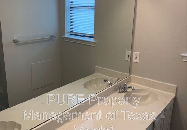 3 beds, 2 baths, 1,300 sqft, $1,795