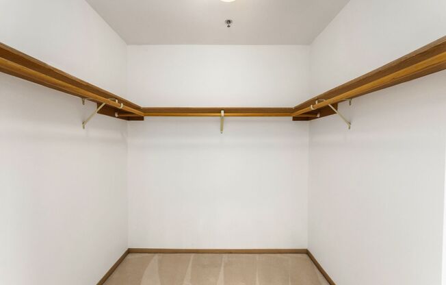 3 beds, 3.5 baths, $6,100