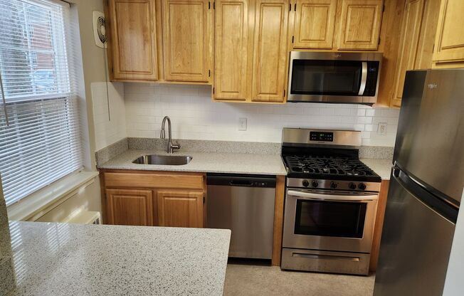 2 beds, 1 bath, 897 sqft, $2,335, Unit E-17