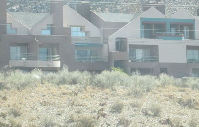 Modern Condo In The Foothills