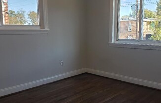 2 beds, 1 bath, $1,332, Unit 302