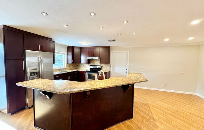 ** CENTRAL NAPLES ** 3 BED + DEN / 2 BATH ** PETS OK ** GREAT LOCATION ** ANNUAL **