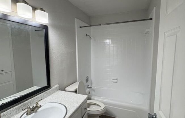 2 beds, 1 bath, 873 sqft, $1,120, Unit 01-0101