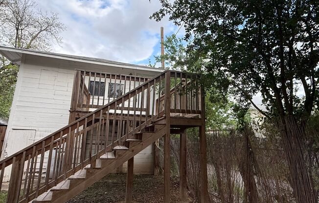 Charming 1 Bed Apartment | Hardwood Floors + Near Downtown!