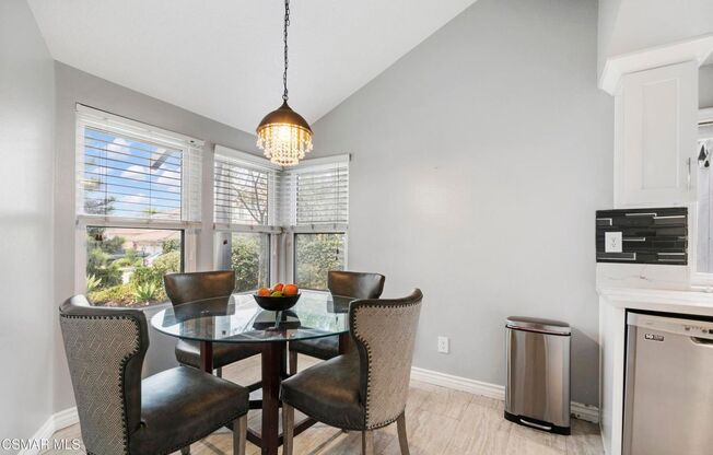 Gorgeous Shadow Run Home perched on a quiet cul de sac in Moorpark with access to community Pool & Spa!