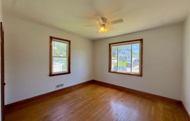 Charming 3 Bedroom/2 Bathroom Home in Parkville, MD!