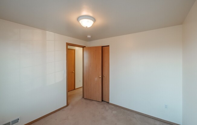 3 beds, 2.5 baths, $2,195, Unit 2319-MT