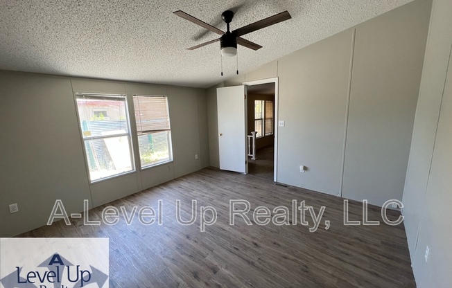 315 W LEE ST