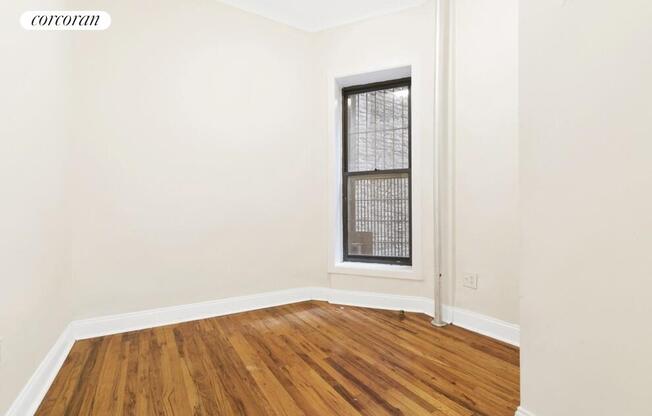 526 W 123 ST