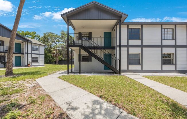 Newly Renovated 2 bedroom 2 bath within walking distance to Main Street** 1/2 off August Rent if Moved in by July 31st**