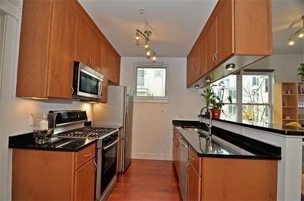 1 bed, 1 bath, 738 sqft, $3,000, Unit 215