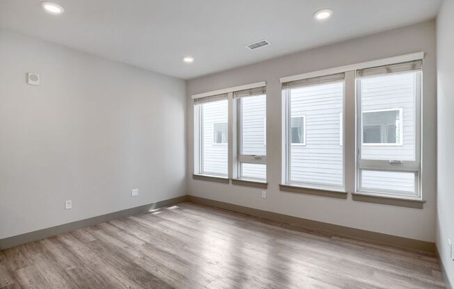 4 beds, 4 baths, 1,094 sqft, $2,900, Unit 207