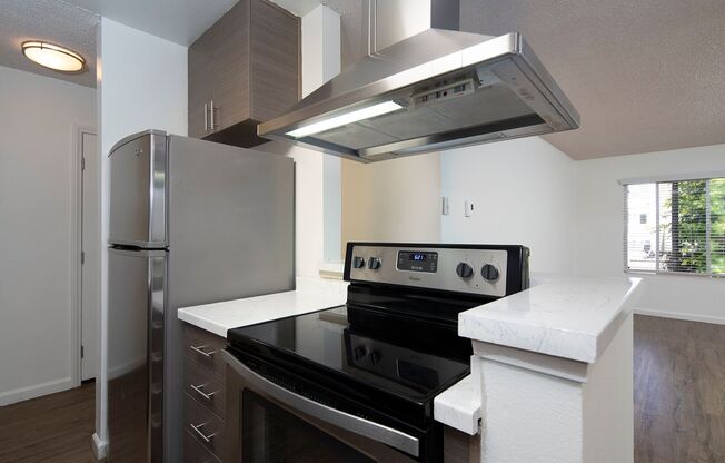 2 beds, 2 baths, 918 sqft, $2,895, Unit 27-14