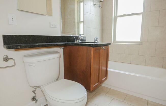 2 beds, 1 bath, 854 sqft, $2,750, Unit 3816S-1E