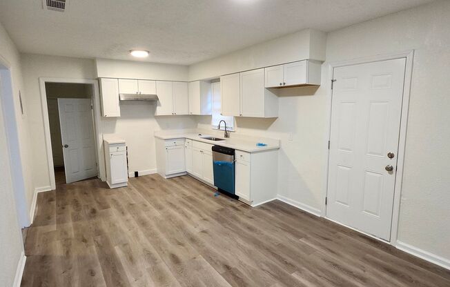 3 beds, 1 bath, $1,200, Unit Bldg A