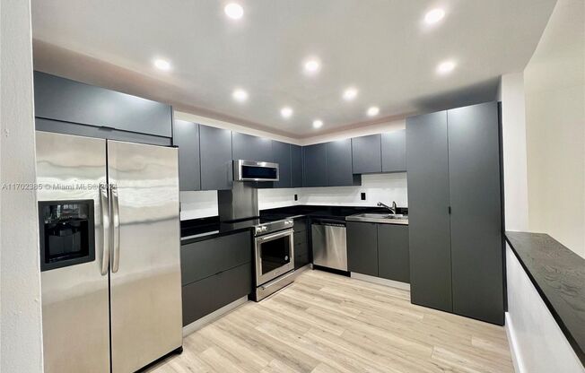 1901 Brickell Ave appt B1613 (A11702385)