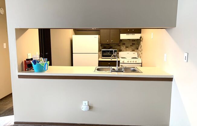 1 bed, 1 bath, 625 sqft, $860, Unit 4112 Wyndsor Terrace Building 1 #33