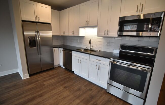 1 bed, 1 bath, 711 sqft, $3,000, Unit 3833-619