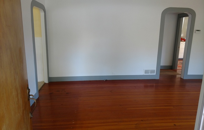 2 beds, 1 bath, $2,300