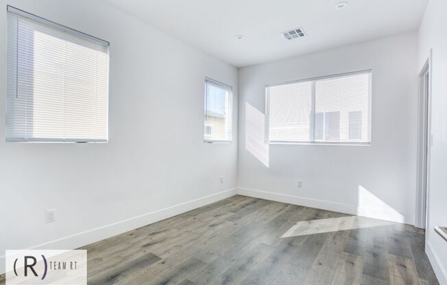 3 beds, 3 baths, 1,565 sqft, $3,600, Unit 11639 1/2 Burbank Blvd
