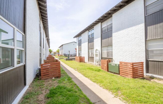 2 beds, 1 bath, 876 sqft, $995, Unit 204