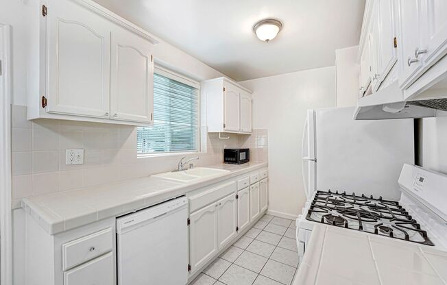 Courtyard building on Ocean Park