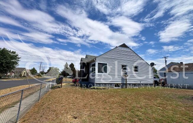 Charming 2-Bedroom Home with Modern Finishes & Open Yard