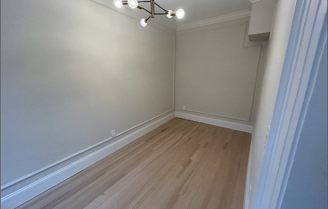 4 CHISWICK RD